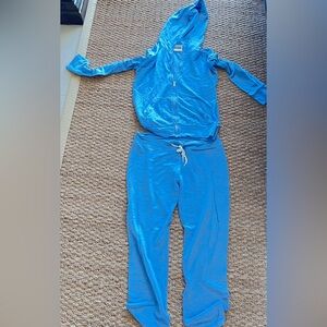 Price is firm on Monrow Classic super soft zip up hoody and Classic sweatpants